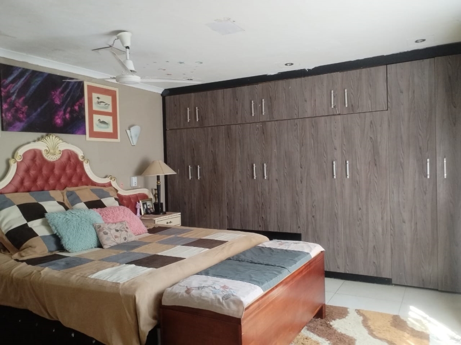 5 Bedroom Property for Sale in Mogwase North West